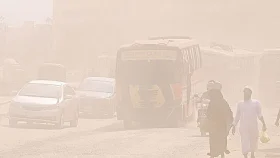 দূষিত বাতাসের শহরের তালিকায় আজ শীর্ষে ঢাকা