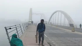 কুয়াশাচ্ছন্ন রাজধানীতে বেড়েছে শীতের তীব্রতা