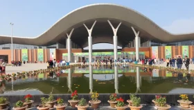 শেষ সময়ে জমে উঠেছে বাণিজ্য মেলা