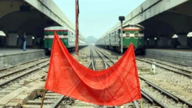 বুধবার সকাল ৯টা পর্যন্ত সব ট্রেন চলাচল বন্ধ ঘোষণা রেলওয়ের