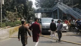 মহাখালী-গুলশান সড়ক অবরোধ করেছেন তিতুমীর শিক্ষার্থীরা