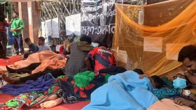 জড়ো হচ্ছেন তিতুমীরের শিক্ষার্থীরা, ষষ্ঠ দিনে গড়াল অনশন