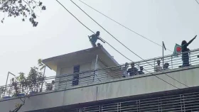 ওবায়দুল কাদেরের বাড়িতে ভাঙচুর-আগুন