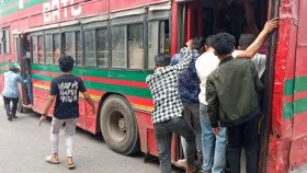 বিআরটিসি বাস বাড়ানোর দাবি যাত্রীদের