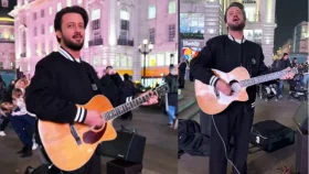 লন্ডনের রাস্তায় গিটার বাজিয়ে গান গাইছেন আতিফ আসলাম!