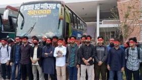 প্রধান উপদেষ্টার সঙ্গে দেখা করতে ঢাকার পথে কুয়েট শিক্ষার্থীরা