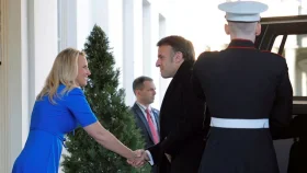 ইউক্রেন যুদ্ধ বন্ধে হোয়াইট হাউজে ট্রাম্প-ম্যাক্রোঁ আলোচনা