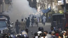 পুলিশের টিয়ার শেল-সাউন্ড গ্রেনেড নিক্ষেপে হিযবুতের মিছিল পণ্ড