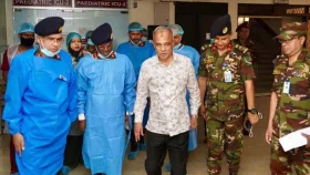 সেই শিশুকে দেখতে সিএমএইচে স্বরাষ্ট্র উপদেষ্টা