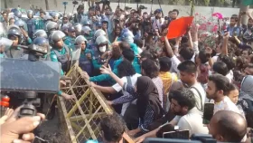 শাহবাগে ধর্ষণবিরোধী বিক্ষোভকারীদের সঙ্গে পুলিশের সংঘর্ষ