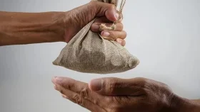 যে কারণে রমজানে বেশি বেশি দান করতেন রাসুল (সা.)