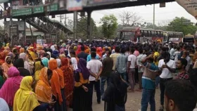 পোশাক শ্রমিকদের ঢাকা-ময়মনসিংহ মহাসড়ক অবরোধ