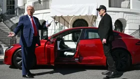 &lsquo;টেসলার গাড়িতে হামলা করলেই জেল'