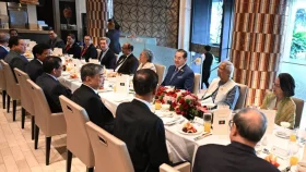 থাই বিশিষ্ট ব্যক্তিদের সঙ্গে বৈঠক করলেন প্রধান উপদেষ্টা