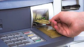 ব্যাংকের বুথে টাকা নেই, লেখা 'আউট অব সার্ভিস'