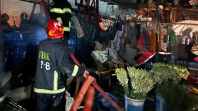 শাহবাগে ফুলের মার্কেটের আগুন নিয়ন্ত্রণে