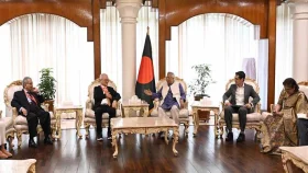 প্রধান উপদেষ্টার সঙ্গে দক্ষিণ কোরিয়ার বিনিয়োগকারীদের বৈঠক