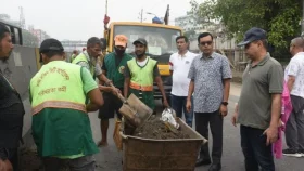 ৬০০ কর্মী নিয়ে মহাসড়কে ডিএসসিসির পরিচ্ছন্নতা অভিযান 