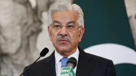 কাশ্মীর হামলা: 'সর্বাত্মক যুদ্ধের' হুঁশিয়ারি পাকিস্তানের প্রতিরক্ষামন্ত্রীর