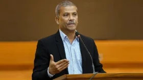 নতুন সংবিধান প্রণয়নে অনেক সময় লাগবে: আসিফ নজরুল