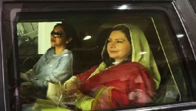 ১৭ বছর পর দেশে ফিরলেন জোবাইদা রহমান