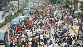 খালেদা জিয়া আসছে, রাজপথ কাঁপছে স্লোগানে উত্তাল বিমানবন্দর
