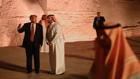 আপনি ঘুমান কিভাবে: সৌদি যুবরাজের প্রশংসায় ট্রাম্প