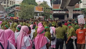 নার্সিং শিক্ষার্থীদের শাহবাগ মোড় অবরোধ