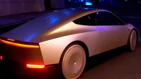 রোবোট্যাক্সি চালু নিয়ে অনিশ্চয়তা: ধাক্কা খেলেন ইলন মাস্ক