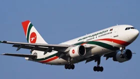 উড্ডয়নের সময় পড়ে গেলো চাকা, ৭১ যাত্রী নিয়ে মাঝ আকাশে বিমান