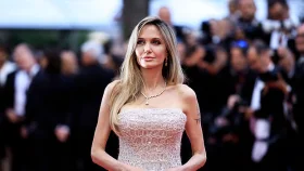 কানে লালগালিচায় সেই জোলি