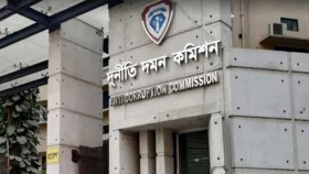 সাবেক দুদক চেয়ারম্যানের বিরুদ্ধে মামলা