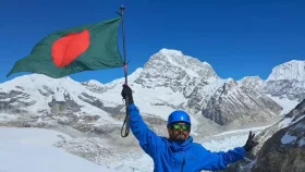 এভারেস্ট জয় করলেন শাকিল, গড়লেন বিশ্ব রেকর্ড