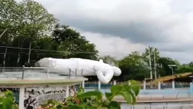 অবশেষে রাঙামাটিতে শেখ মুজিবের ভাস্কর্য গুঁড়িয়ে দিলো ছাত্র-জনতা