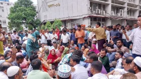 চতুর্থ দিনের মতো সচিবালয়ে কর্মচারীদের বিক্ষোভ