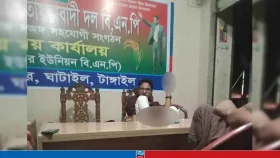 বিএনপির কার্যালয়ে টেবিলে পা তুলে আওয়ামী লীগ নেতার ধূমপান