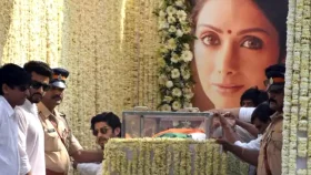 মৃত শ্রীদেবীর মুখে কেন সোনা দেওয়া হয়েছিল