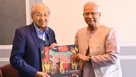 টোকিওতে ড. ইউনূসের সঙ্গে মাহাথিরের সাক্ষাৎ