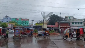 লঘুচাপের প্রভাবে ঝিনাইদহে গুঁড়ি গুঁড়ি বৃষ্টি