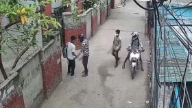 দিন-দুপুরে মগবাজারের সেই ছিনতাইয়ের ঘটনায় গ্রেপ্তার ৪