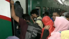 ট্রেনে ঈদযাত্রা শুরু, নাড়ির টানে ছুটছে মানুষ
