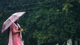 ঢাকায় হালকা বৃষ্টির সম্ভাবনা, বাড়তে পারে তাপমাত্রা