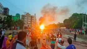 ব্রাহ্মণবাড়িয়ায় সিলিন্ডারবাহী ট্রাক উল্টে বিস্ফোরণ