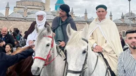 তিন স্প্যানিশ হজ পালনে ৭ মাসে ঘোড়ায় চড়ে মক্কায় পৌঁছেছে