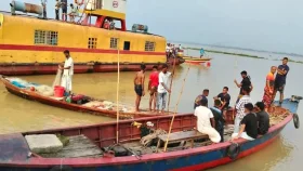 ফেরিতে ওঠার সময় অটোরিকশা মেঘনায়, ১৩ ঘণ্টা পর শাশুড়ি-পুত্রবধূর মরদেহ উদ্ধার