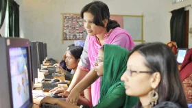 সম্পূর্ণ বিনা খরচে নারী শিক্ষার্থীদের কেয়ারগিভিং কোর্স