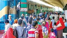 যাত্রীদের মাস্ক পরার অনুরোধ রেলপথ মন্ত্রণালয়ের