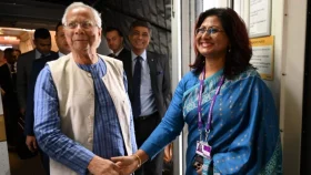 লন্ডন পৌঁছেছেন প্রধান উপদেষ্টা