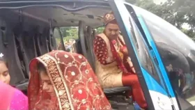 বাবা-মায়ের ইচ্ছে পূরণে হেলিকপ্টারে চড়ে বিয়ে