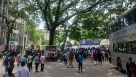 উৎসবমুখর পরিবেশে নবীন শিক্ষার্থীদের স্বাগত জানালো জবি